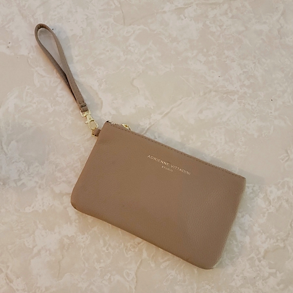 Adrienne Vista dining Wristlet beige